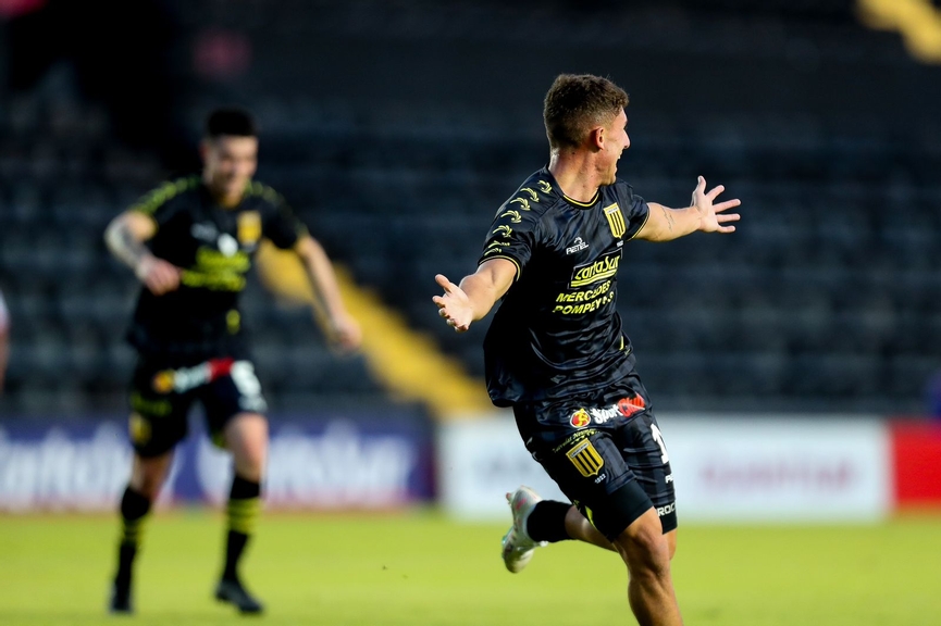 Almirante Brown eliminó a San Martín de Tucumán en la Copa Argentina