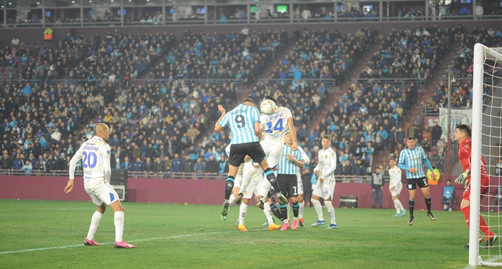 Racing goleó a Sportivo Luqueño y sueña con la Sudamericana