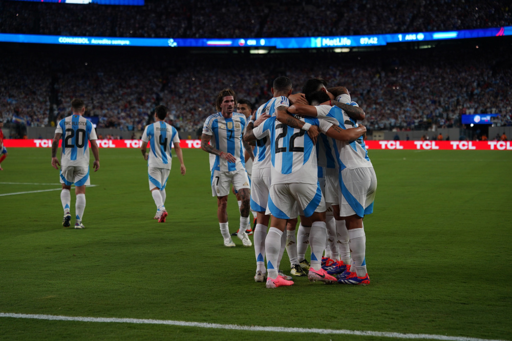 Argentina venció a Chile y se clasificó a cuartos de final de la Copa América