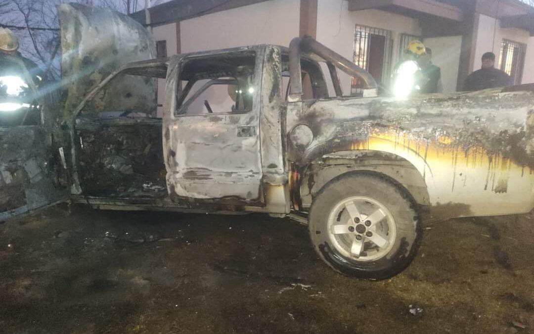 Se incendió una camioneta en el distrito de Vista Flores