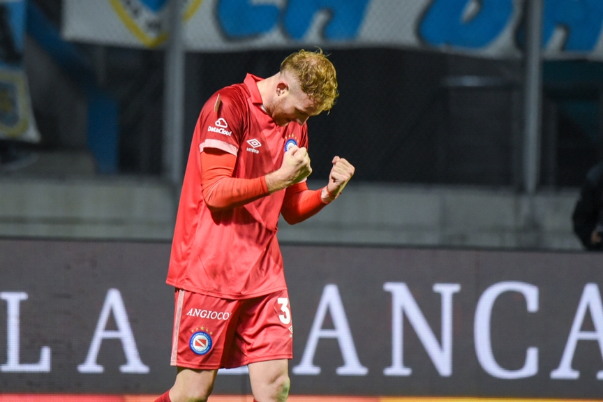 Gondou le dio el triunfo a Argentinos sobre el final ante Atlético de Rafaela