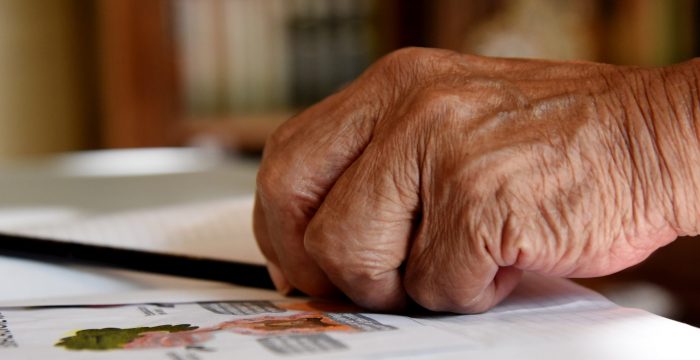 Cuatro consejos para prevenir estafas virtuales en adultos mayores