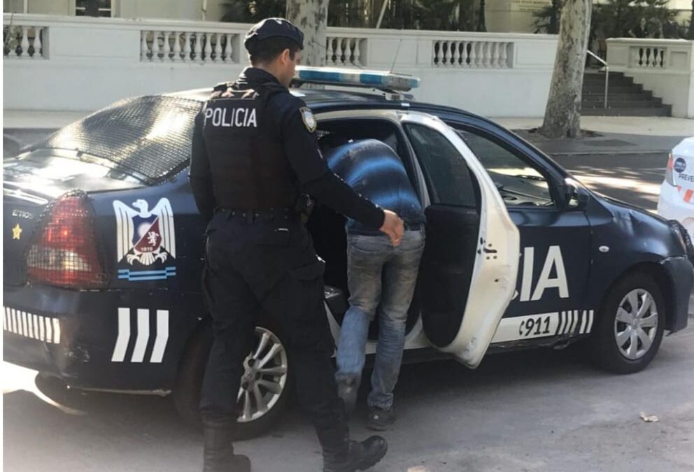 Operativos en el Gran Mendoza: diez detenidos y cinco armas secuestradas tras el accionar de la Policía