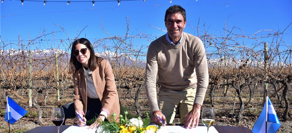 La Municipalidad de Tunuyán y Wines Of Argentina  firmaron un importante convenio para promover la sostenibilidad en el sector vitivinícola y enoturístico.