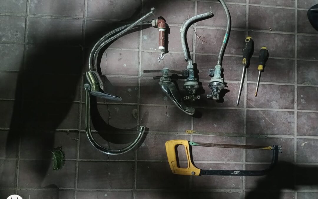 La Policía detuvo a un sujeto robando cables en Las Heras