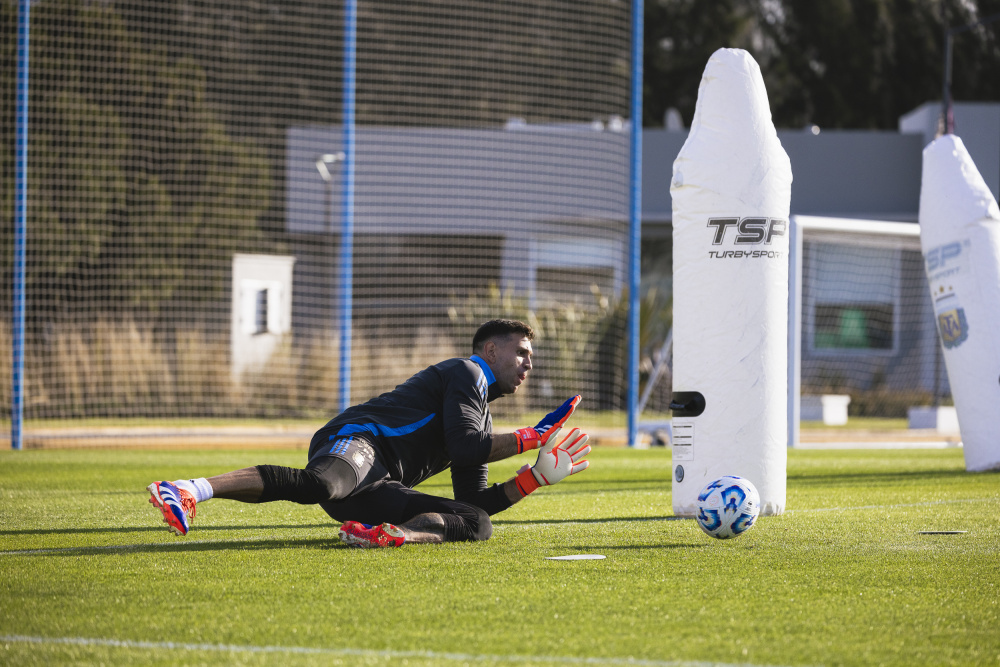 Los futbolistas argentinos se preparan para el duelo ante Chile