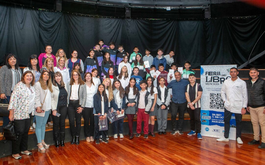 “Donde la escuela escribe”: estudiantes de séptimo grado participan en la Feria del Libro 2024