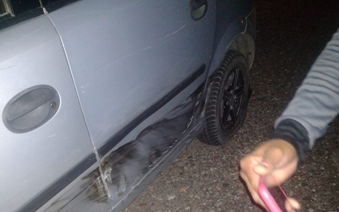 Alcohol al volante: mujer casi choca de frente a una familia de Vista Flores