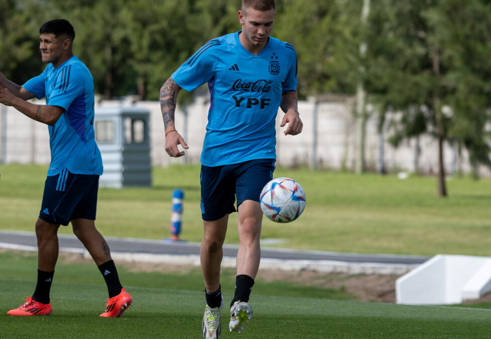 La Selección Sub 20 arribó a Bolivia donde jugará dos amistosos