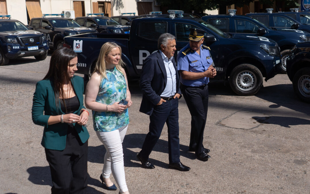 Presentaron nuevos vehículos y armas para la Policía de Mendoza