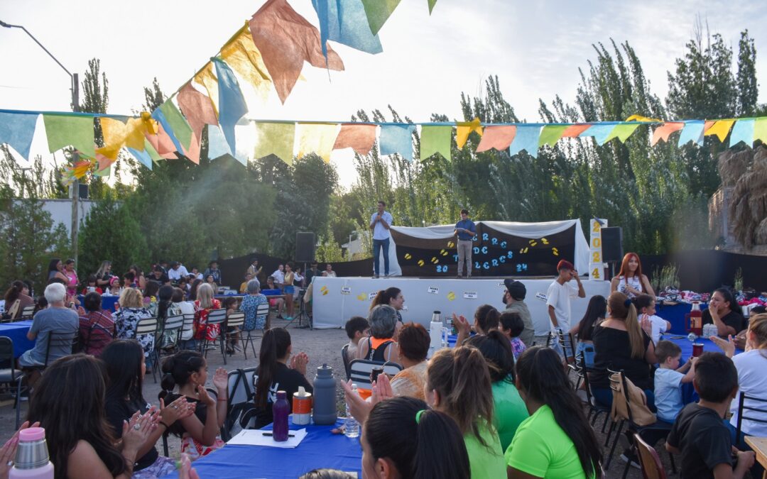 Los talleres municipales de los CIC cerraron el año con muestras artísticas en todos los Distritos