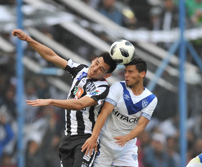 Vélez y Central Córdoba (SdE) juegan esta noche la final de la Copa Argentina