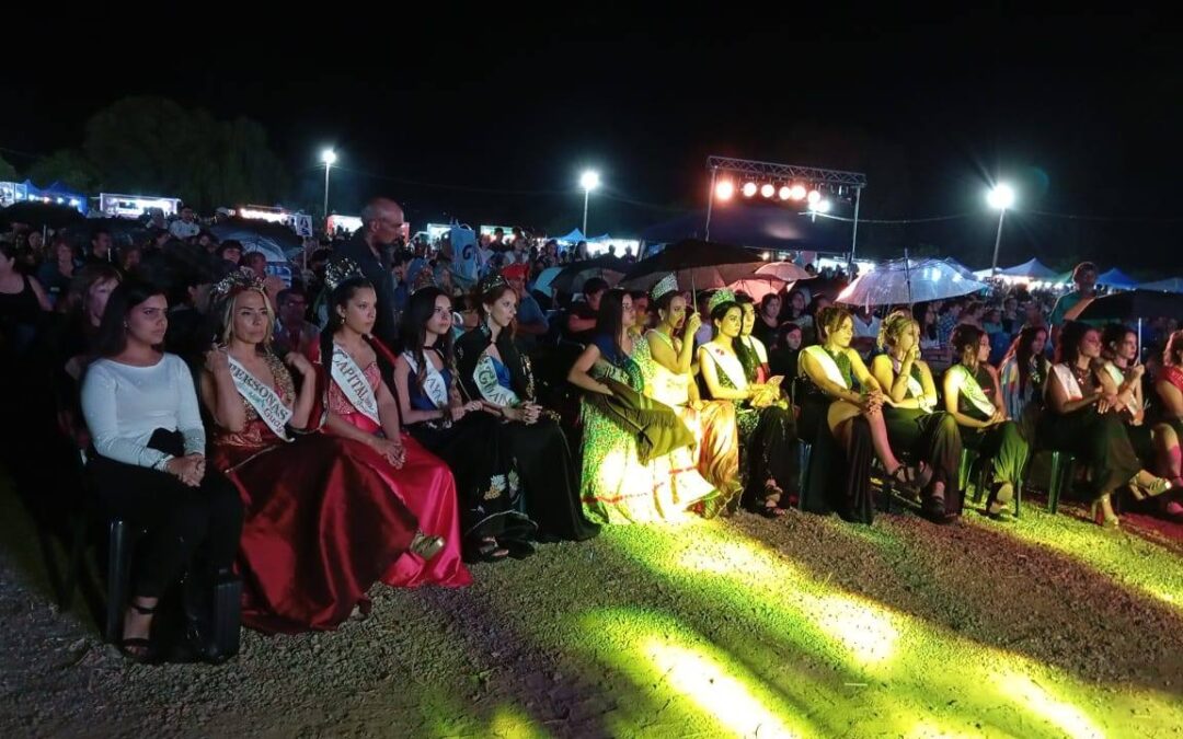En un fin de semana cargado de muchos inconvenientes, se realizó la Fiesta Provincial de la Cereza