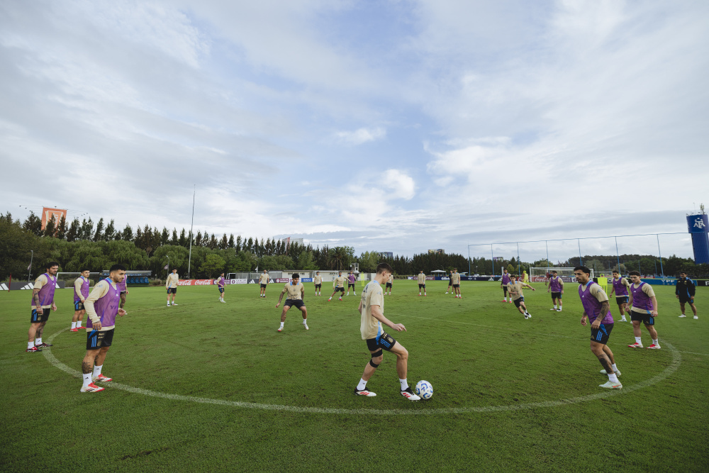 Argentina juega esta noche en el monumental ante Brasil