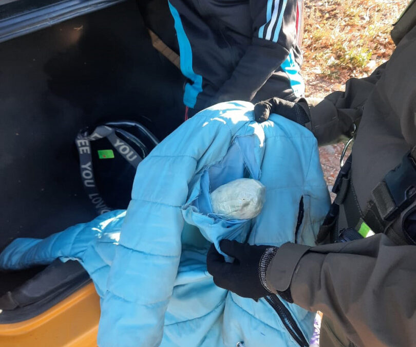 Mendoza: Una pasajera viajaba con cocaína oculta en su campera