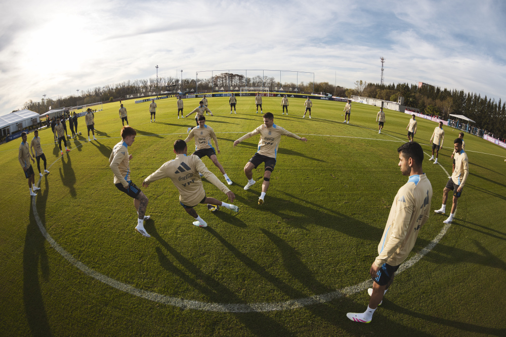 La Selección Argentina se entrenó pensando en la doble fecha de Eliminatorias al próximo Mundial