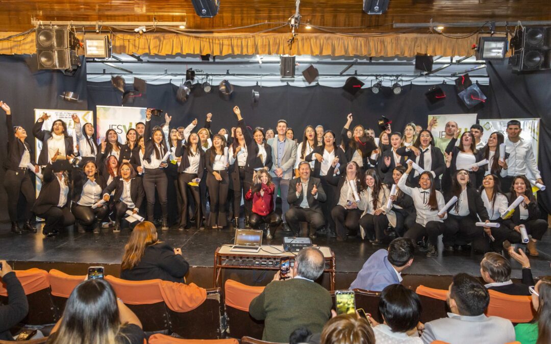340 técnicos superiores del IESVU recibieron su diploma en toda la provincia