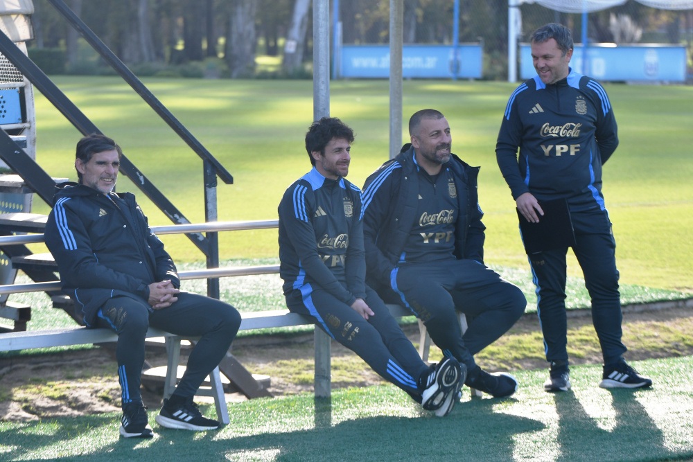 Visita de lujo en el entrenamiento de la Selección Argentina Sub 20