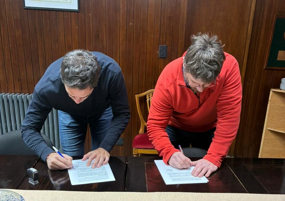 Firman convenio para fortalecer la gestión ambiental del Manzano Histórico