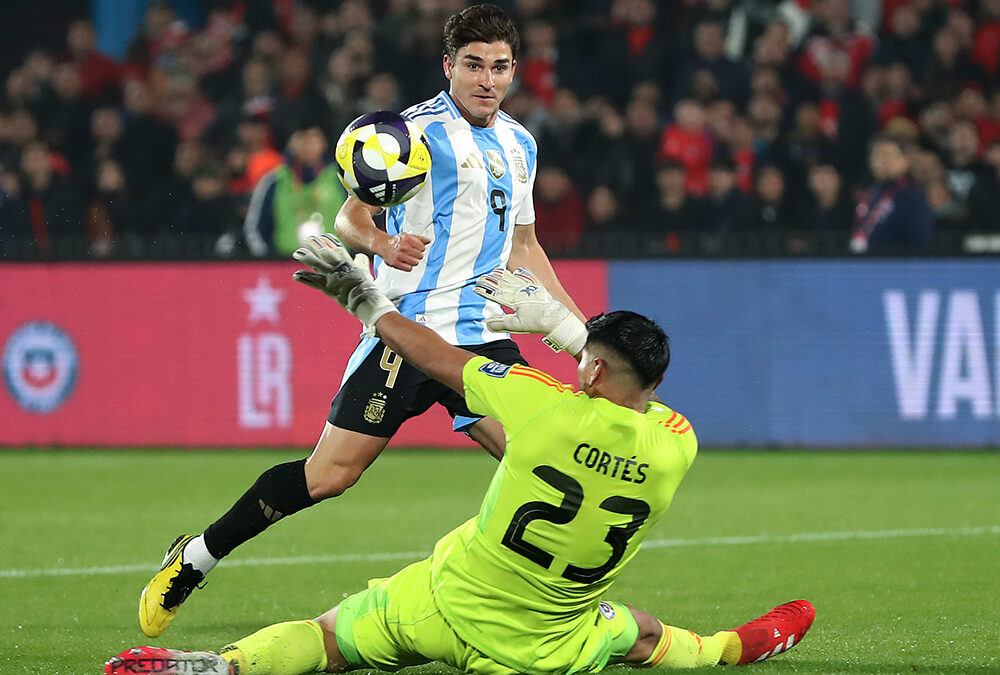 Argentina venció 1-0 a Chile y se aseguró el primer puesto en las Eliminatorias Sudamericanas