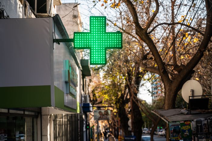 Farmacias deberán exhibir un código QR para consultar precios de medicamentos recetados