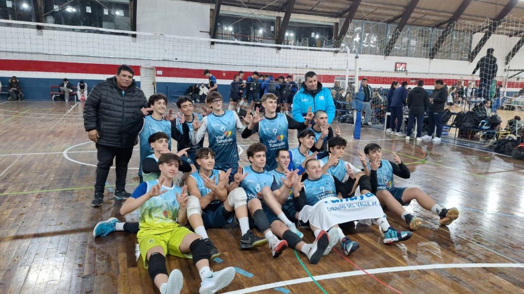 El equipo Sub 18 masculino de vóley de la Municipalidad de Tunuyán se coronó campeón del Torneo Nacional 