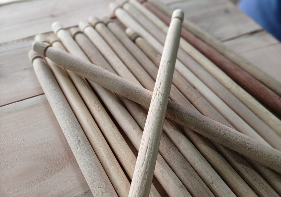 Personas privadas de libertad fabricaron material musical para una institución educativa