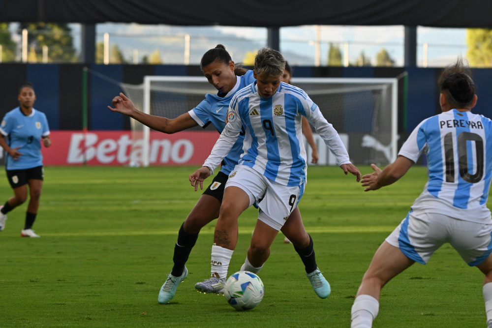 Argentina derrotó 1-0 a Uruguay en el debut de la Copa América