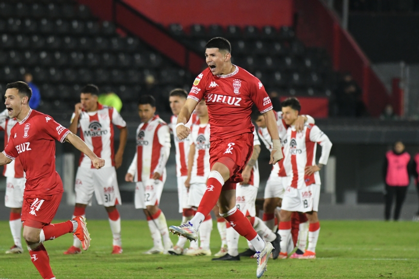 Huracán venció por penales a Instituto y avanzó a octavos de final de la Copa Argentina