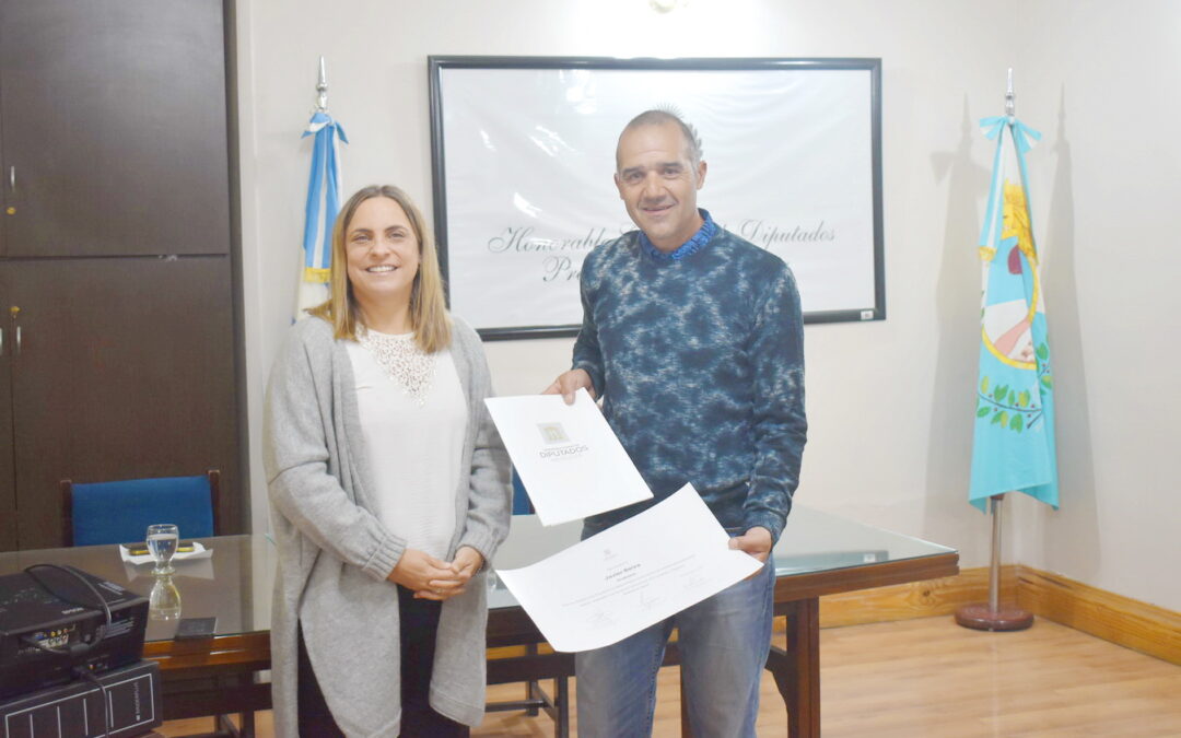 Distinguen a montañista mendocino que hizo cumbre en el Everest