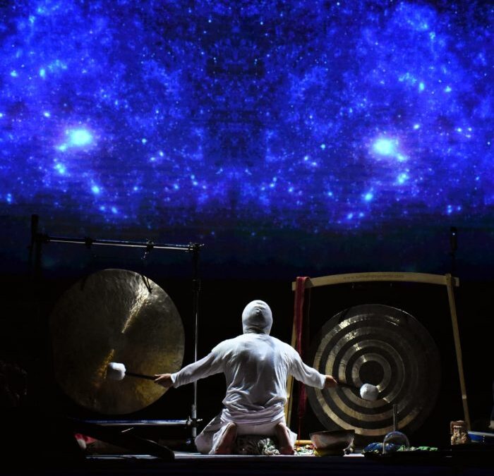Un concierto de gongs con más de 200 instrumentos ancestrales llegará al Teatro Independencia