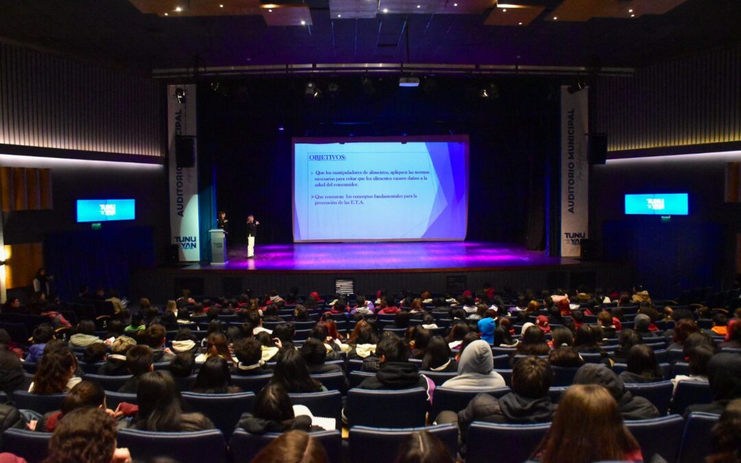Comenzó el curso de manipulación de alimentos con una destacada participación estudiantil