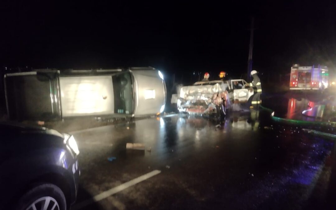 Tupungato: un auto se incendió tras un fuerte choque con una camioneta