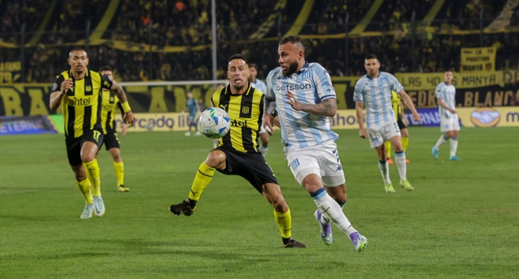 A poco del final, Racing perdió 1-0 en la visita a Peñarol