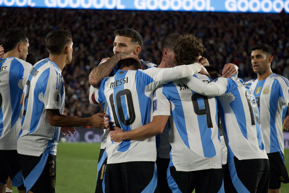 En una noche cargada de emociones, Argentina superó con autoridad a Venezuela