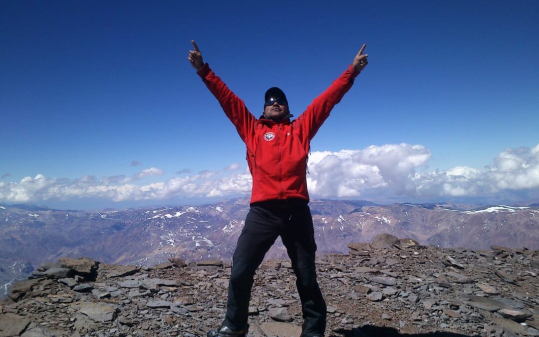 Oscar “Tato” Mayorga, el policía que ya suma 46 ascensos al Aconcagua y casi dos décadas salvando vidas en la montaña