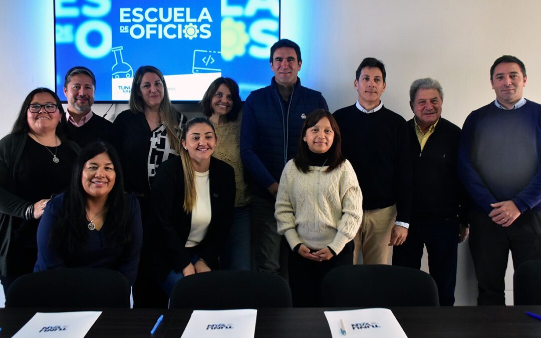 Firman acuerdos para nuevos cursos en la Escuela de Oficios