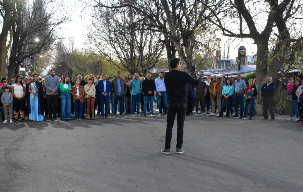 Inauguraron obra de asfalto en Colonia las Rosas