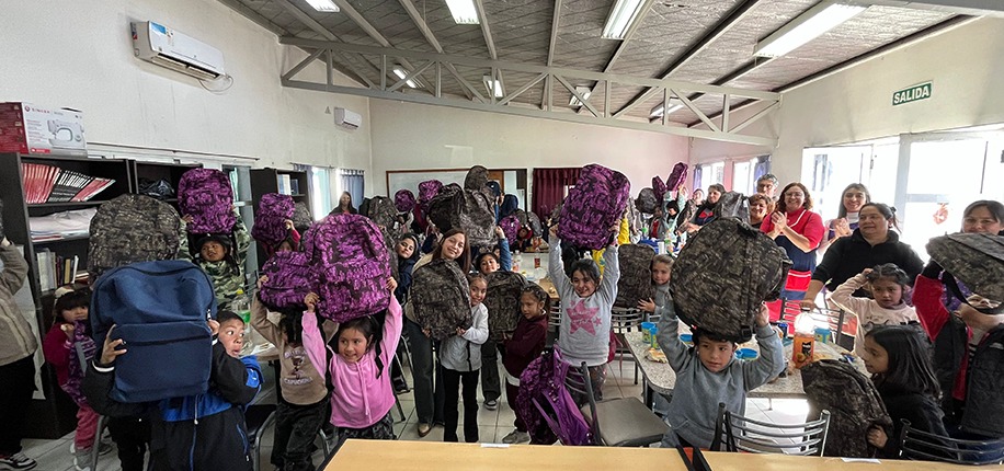 Tunuyán: niños de los Centros de Asistencia Estudiantil disfrutaron de una jornada especial con entrega de mochilas y cine
