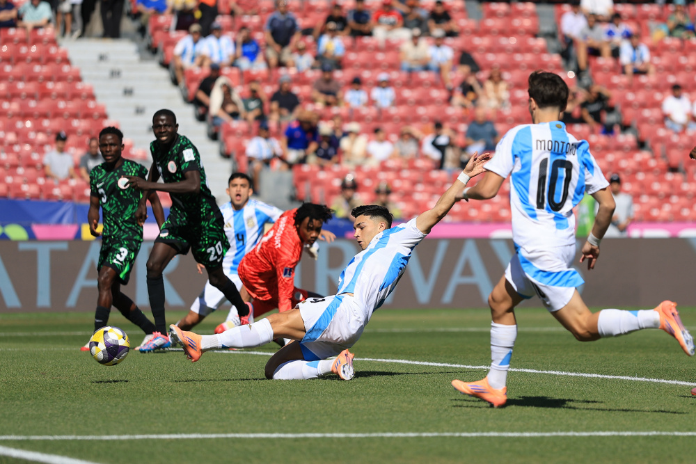 Argentina derrotó 4-0 a Nigeria y está en cuartos de final