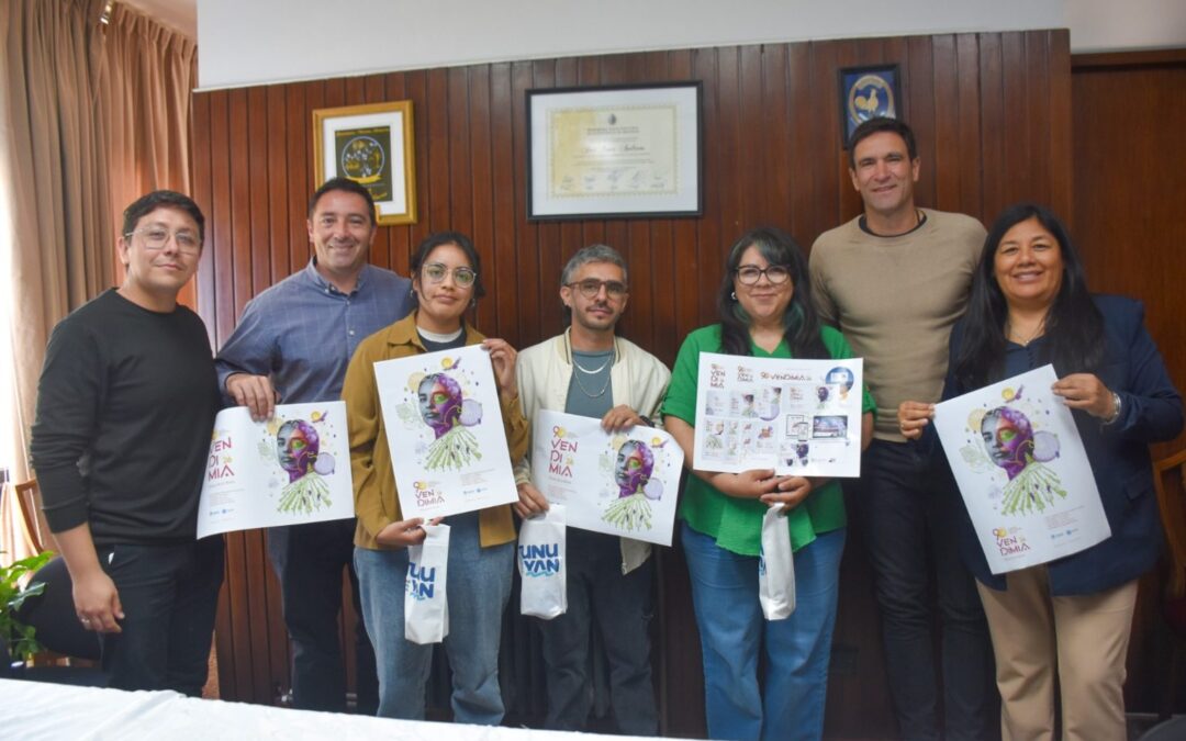 La triada ganadora de la imagen de Vendimia fue recibida por el intendente 