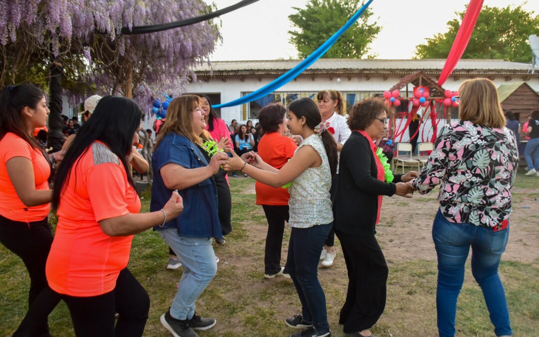Los talleres municipales celebraron su trabajo en un “Encuentro de colores”