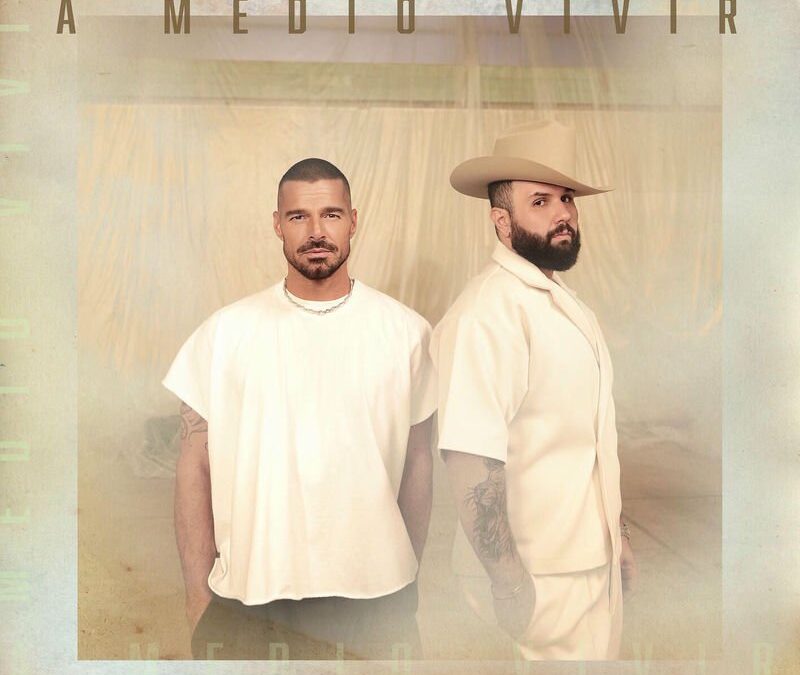 Ricky Martin y Carín León reversionan «A medio vivir»