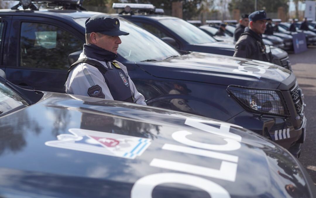 Operativo policial en San Carlos: 15 aprehendidos, intentó de fuga y moto con número de motor limado
