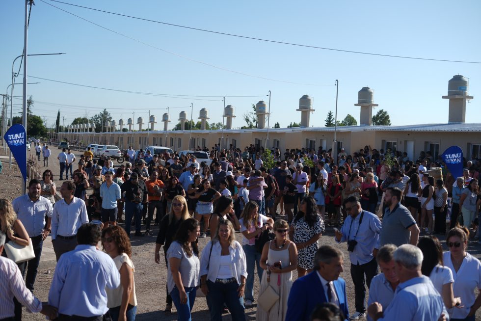 Vista Flores: 142 familias ya cuentan con su hogar propio