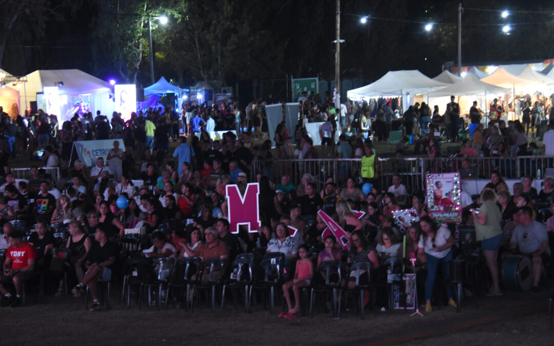 Con gran convocatoria de público se celebró la primera noche de Paseo Federal