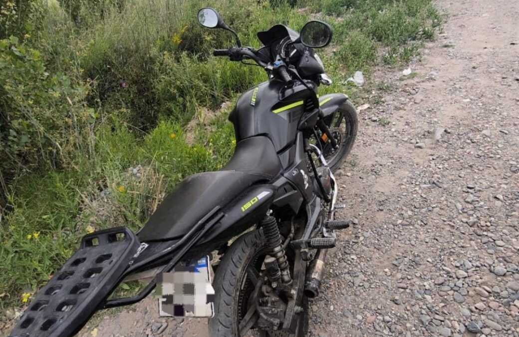 Tupungato: la Policía recuperó una moto presuntamente robada y detuvo a dos jóvenes, uno con cocaína