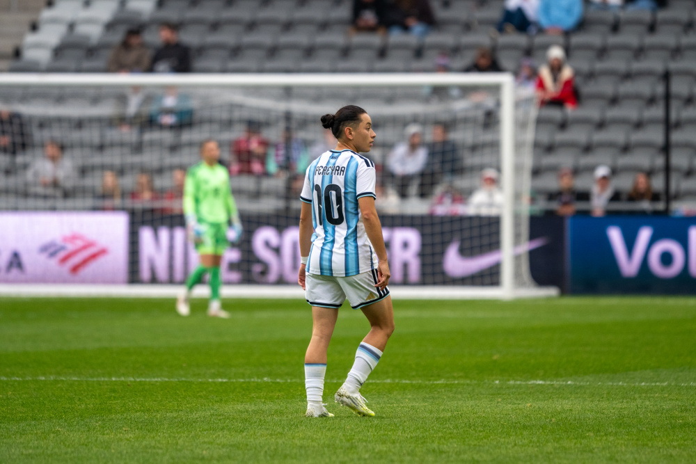 Argentina perdió 1 a 0 ante Colombia por la She Believes Cup