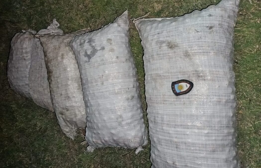 En tres intervenciones, la Policía frustró el robo de más de 550 kilos de nueces en Tupungato