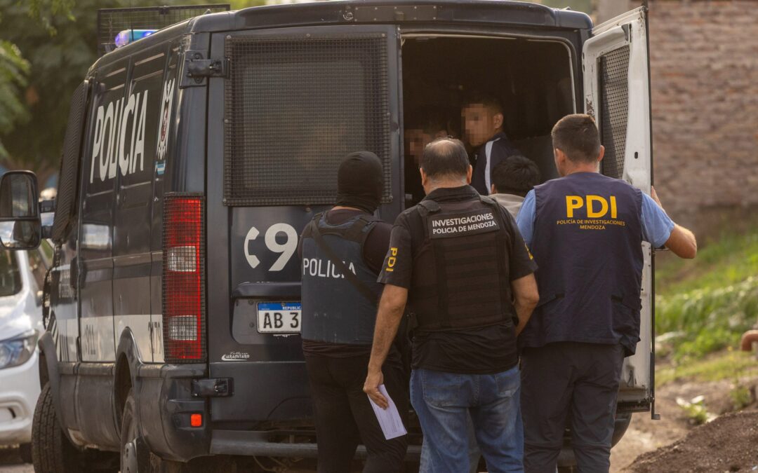Megaoperativo en el barrio 8 de Abril: 17 personas detenidas y casi medio millar de municiones secuestradas